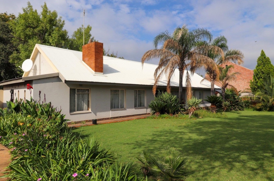3 Bedroom Property for Sale in Wilkoppies North West